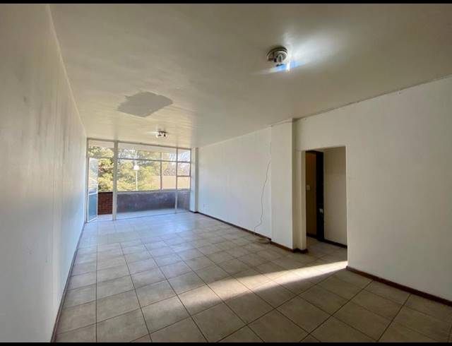 2 BEDROOM PROPERTY TO RENT IN FLORIDA LAKE